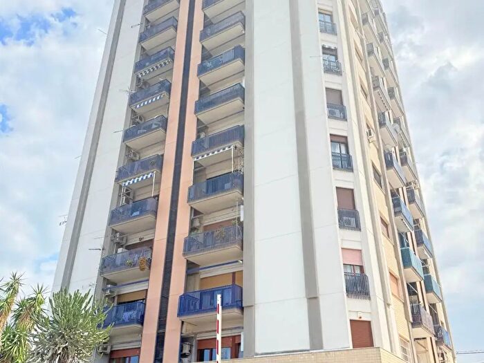 Appartamento con 5 locali in vendita in Viale Regione Siciliana, Palermo