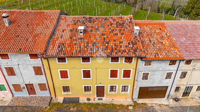 Casa con 6 locali in vendita in Via Fiorani, Montecchia Di Crosara