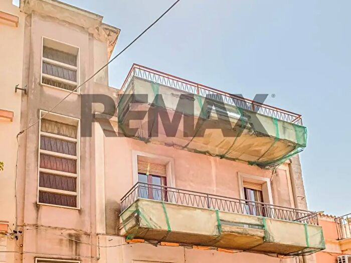 Casa con 16 locali in vendita in Via Carlo Alberto, Giarre