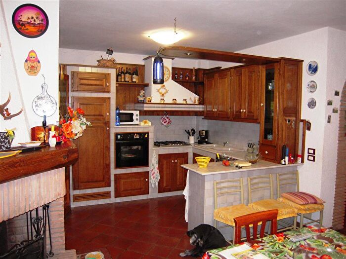 Casa con 6 locali in vendita in Massarosa