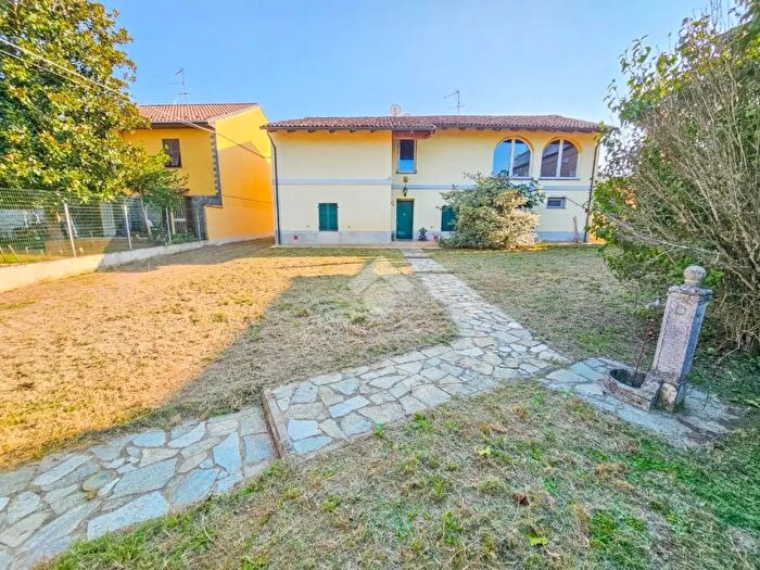 Casa con 8 locali in vendita in Via Carlo Sabatini, Alessandria