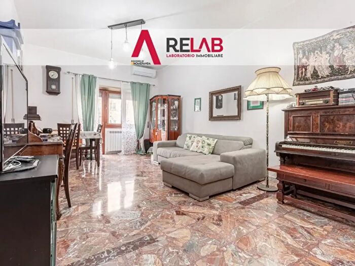 Appartamento con 6 locali in vendita in Via delle Sirene, Roma