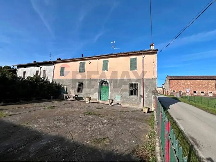 Casa con 7 locali in vendita in Frazione San Faustino, San Martino Del Lago