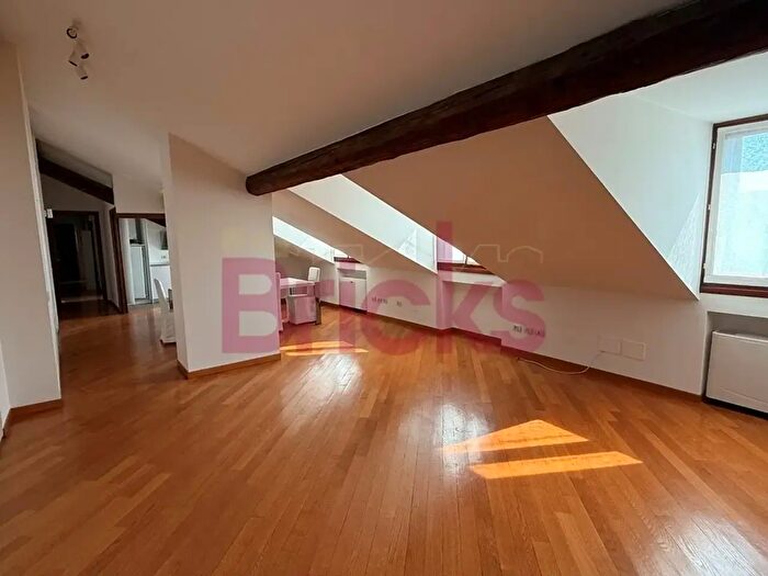 Appartamento quadrilocale in affitto in Foro Bonaparte, Milano