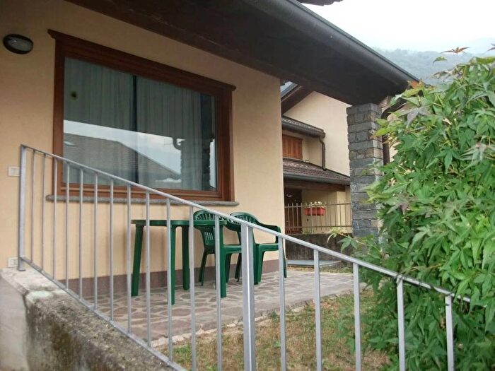 Casa quadrilocale in affitto in Via Vignolo No Number, Colico Piano, Colico