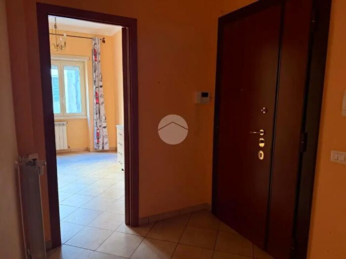 Appartamento trilocale in vendita in Via Tor De Schiavi, Roma