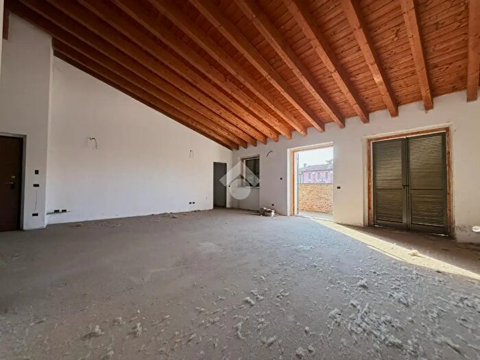 Appartamento trilocale in vendita in Piazza IV Novembre, Orzinuovi