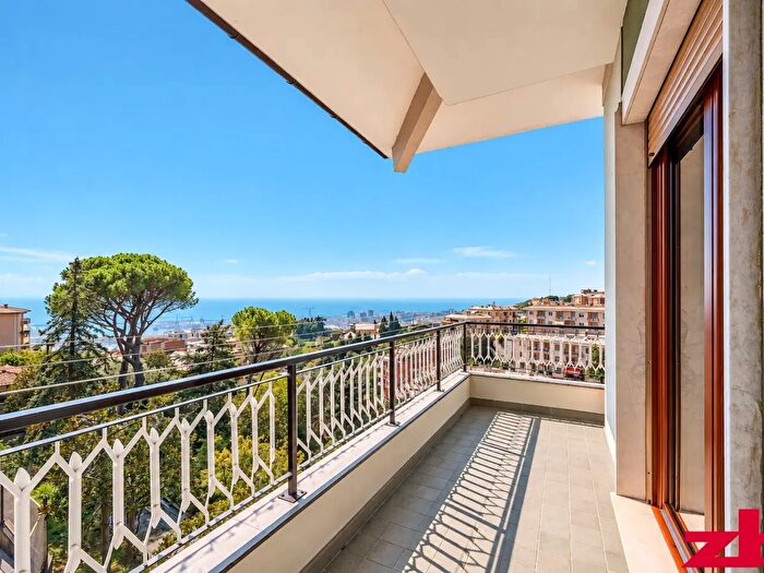 Appartamento quadrilocale in vendita in Via Domenico Chiodo, Genova