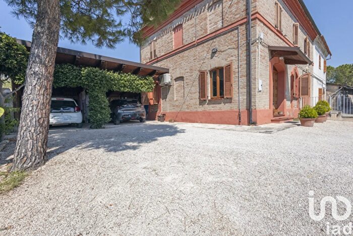 Casa con 7 locali in vendita in Via dellIndustria, Filottrano