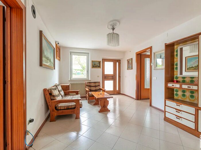 Casa con 6 locali in vendita in Via Caduti del Lavoro, San Gregorio Nelle Alpi