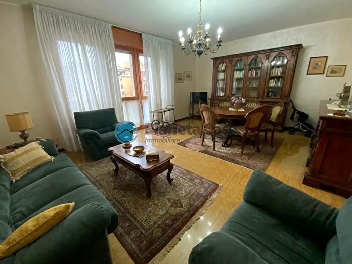 Appartamento con 5 locali in affitto in Via Trieste, Padova
