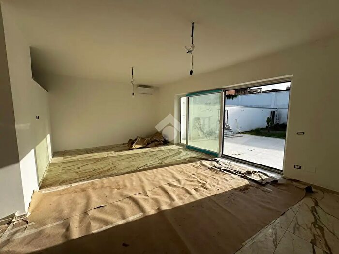 Casa con 6 locali in affitto in Via Umberto I, Aversa