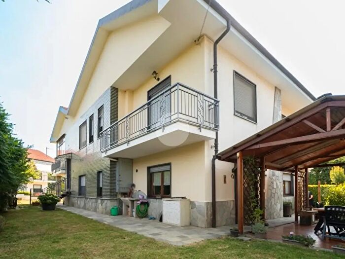 Casa con 10 locali in vendita in Via Croce Dorata, Rivoli