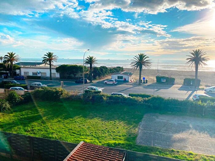 Appartamento trilocale in affitto in Viale Cristoforo Colombo, Marina di Carrara, Carrara