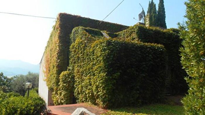 Casa con 6 locali in vendita in Via Roma, Rosora