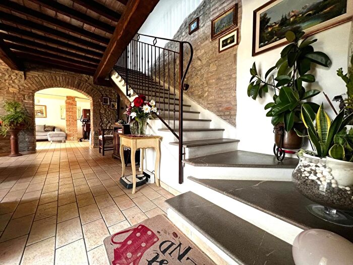 Casa con 5 locali in vendita in Scandiano