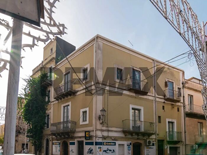 Appartamento con 8 locali in vendita in Via Pappalardo, Mirabella Imbaccari