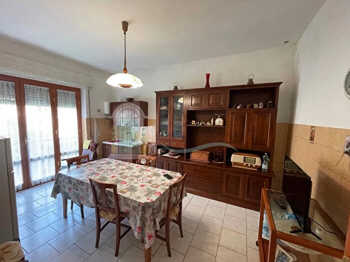 Casa con 8 locali in vendita in Sovicille
