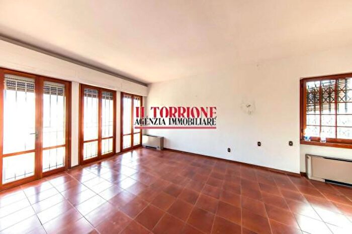 Casa con 6 locali in vendita in Via dei Colli per Uzzano, Pescia