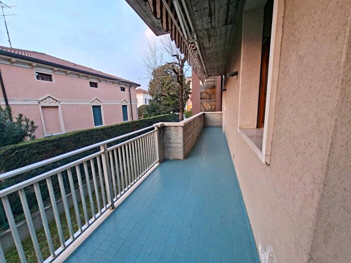 Casa con 5 locali in affitto in Via Pola, Borgo Roma, Verona
