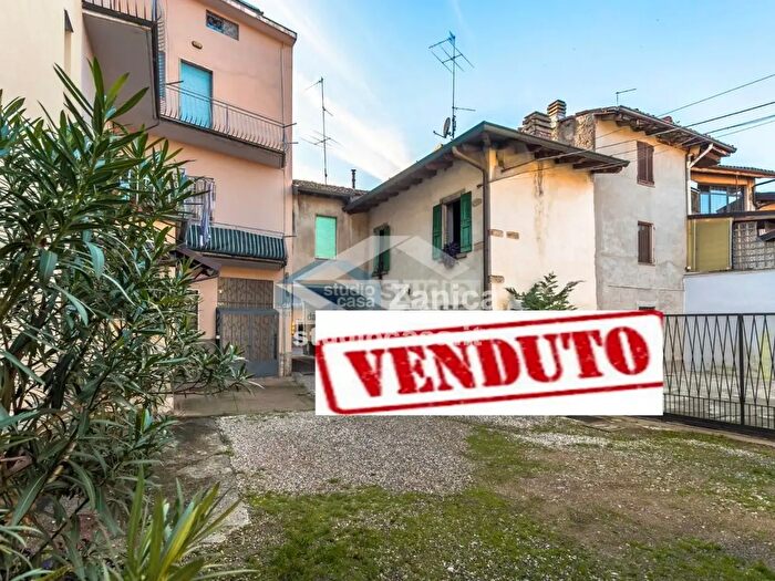 Casa quadrilocale in vendita in Via Piave, Stezzano