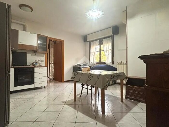 Appartamento trilocale in vendita in Località San Giuliano Valle del Vingone, Arezzo