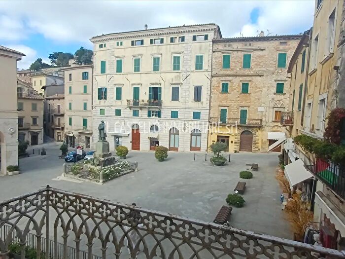 Appartamento quadrilocale in vendita in Piazza XXIV Giugno, Sarteano