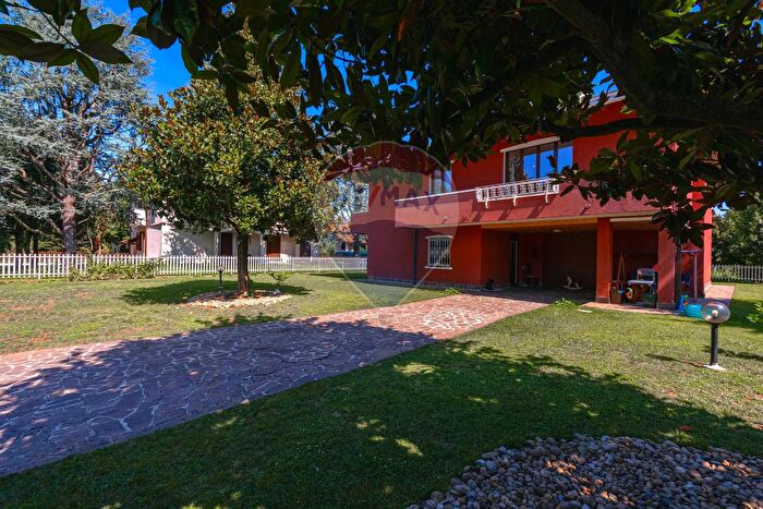 Casa con 8 locali in vendita in Via Contardo Ferrini, Arcore