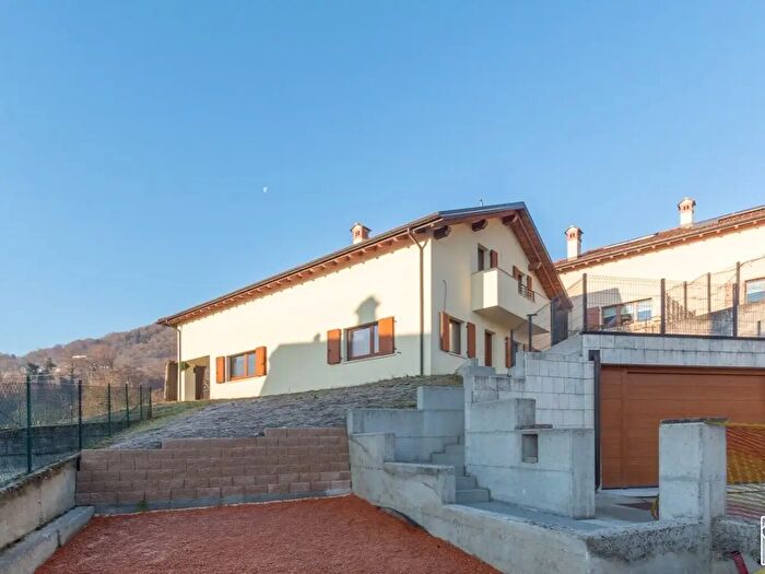 Casa con 11 locali in vendita in Via Faont, Pedavena