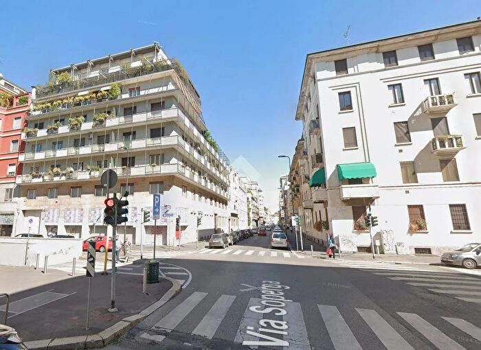 Appartamento trilocale in vendita in Via Soperga, Milano