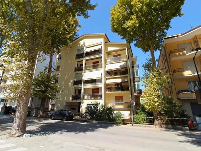 Appartamento trilocale in vendita in Viale Treviri, Ascoli Piceno