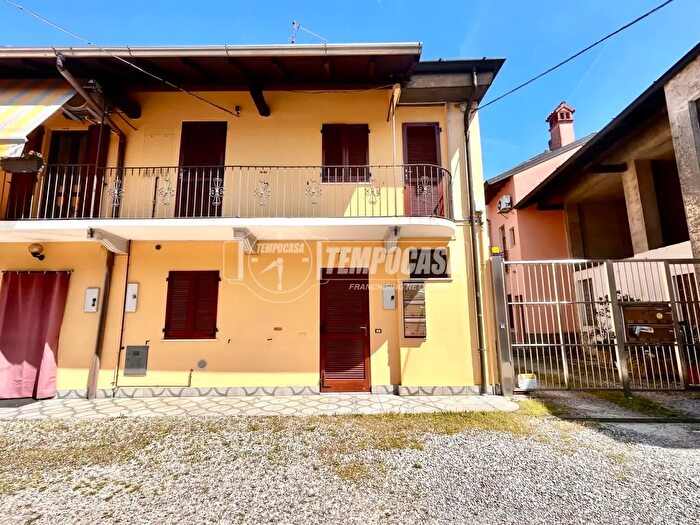 Appartamento bilocale in vendita in Via San Rocco, Vanzaghello