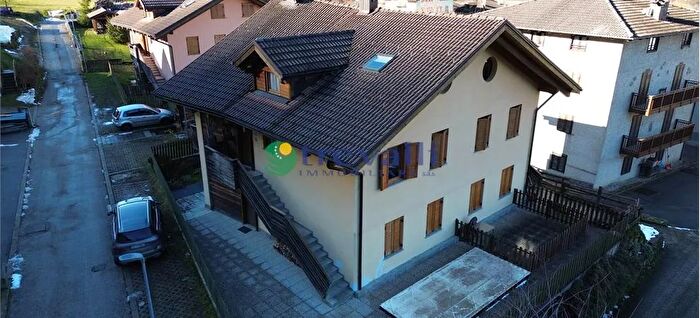 Appartamento con 7 locali in vendita in Cavizzana