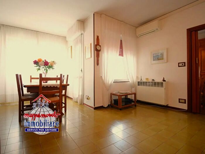 Appartamento con 5 locali in vendita in Via George Gordon Byron, Bologna