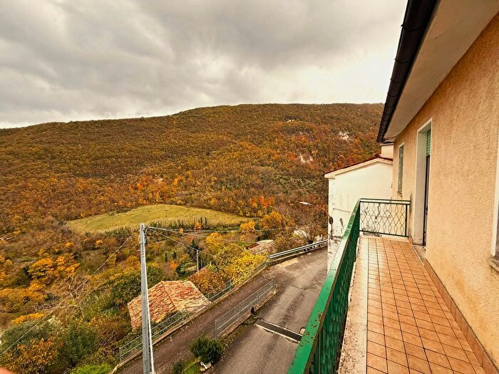 Casa con 5 locali in vendita in Località Pantana, Sassoferrato
