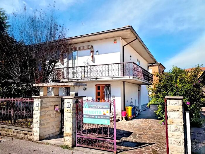 Casa con 5 locali in vendita in Via Pino Maroni, Forli'