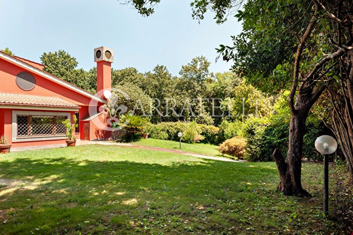 Casa con 9 locali in vendita in Largo Olgiata, Roma