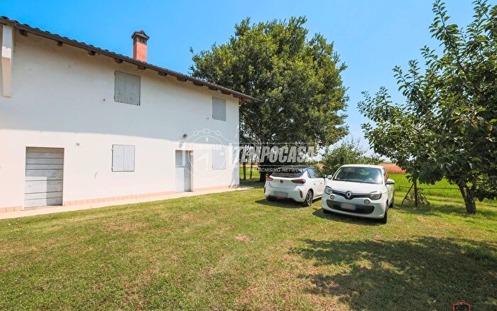 Appartamento con 5 locali in vendita in Via Volpino, Budrio