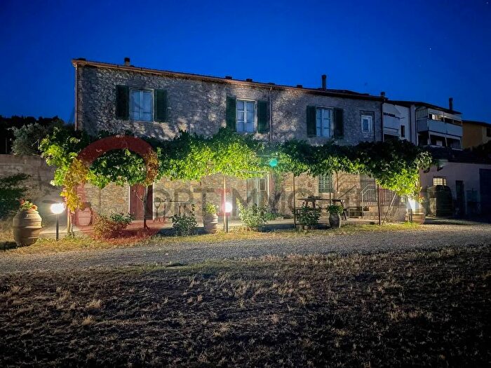 Casa quadrilocale in vendita in Gavorrano