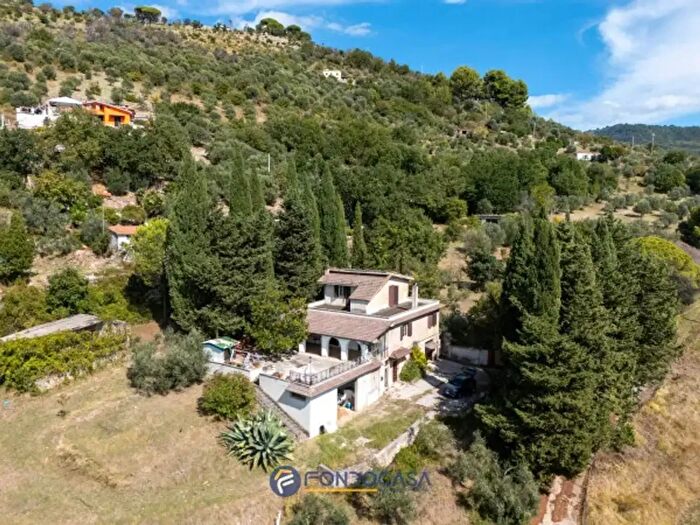 Casa quadrilocale in vendita in Via dei Fraticelli, Poli