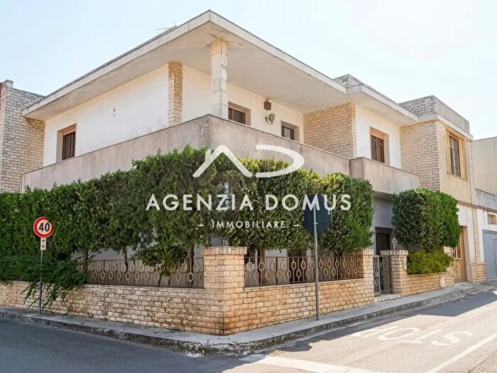 Casa con 6 locali in vendita in Via Monte San Gabriele, Racale
