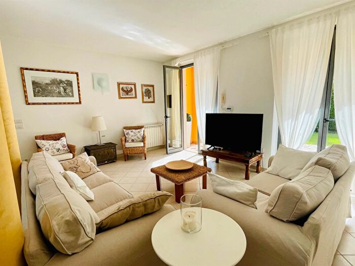 Casa con 13 locali in vendita in Centro Forte dei Marmi Lucca, Forte Dei Marmi