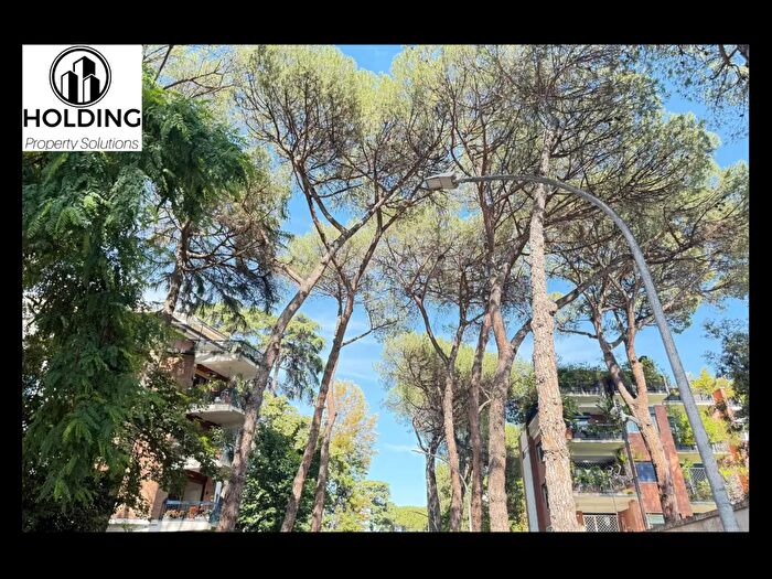 Appartamento con 7 locali in vendita in Via Pio Benassi, Roma