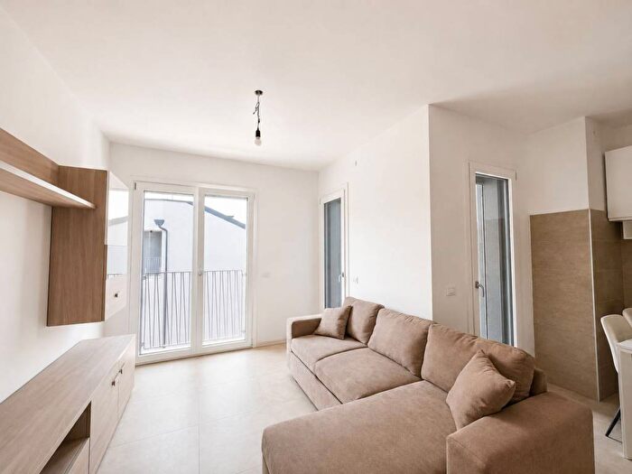 Appartamento bilocale in affitto in Via Erodoto, Precotto, Milano