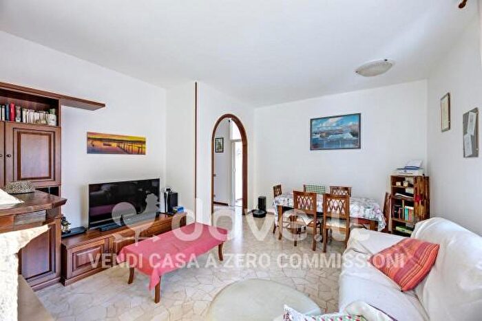 Appartamento trilocale in vendita in Via dei Fiori, Besozzo