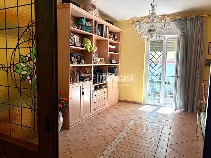 Appartamento trilocale in vendita in Via Vincenzo Ciardo, Napoli