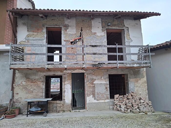 Casa con 5 locali in vendita in Castellinaldo