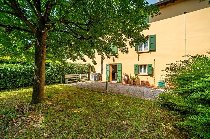 Casa con 6 locali in vendita in Str Chiesa Marzaglia, Modena
