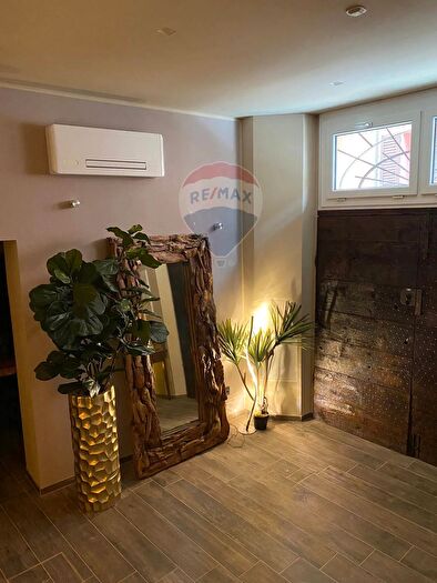 Casa con 11 locali in vendita in Via Scienze, Ferrara