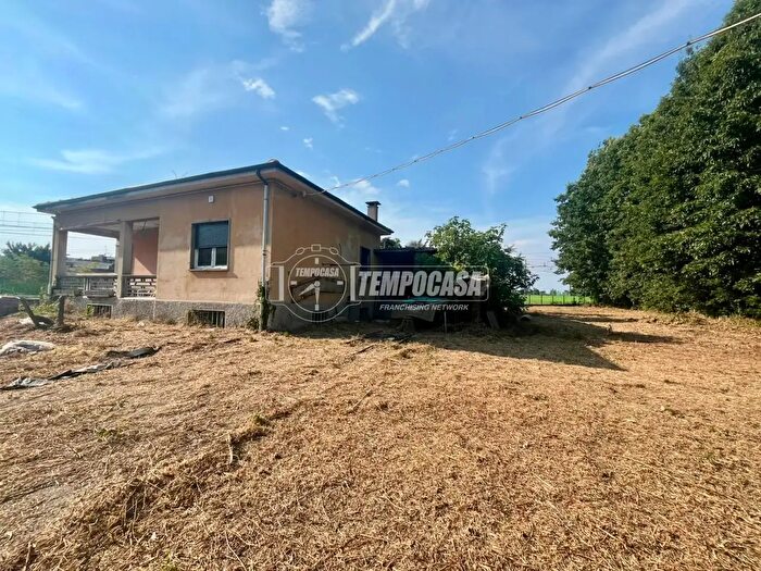 Appartamento trilocale in vendita in Via Goffredo Mameli, Magnago